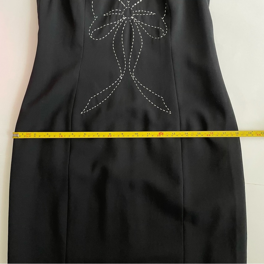 Escada Wool Bow Contrast Stitch Embroidered V-Neck Sheath Dress - Picture 9 of 11